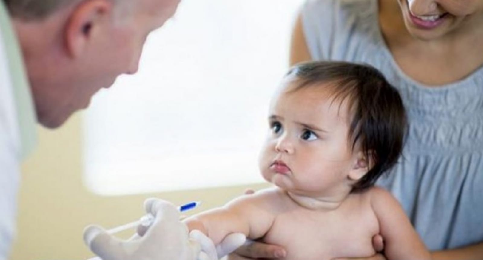 ¿Por qué existe un dilema para vacunar a los niños?