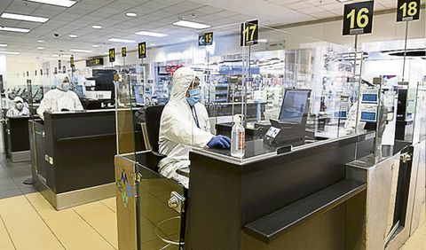 Empleados de migraciones  trafican con datos de políticos