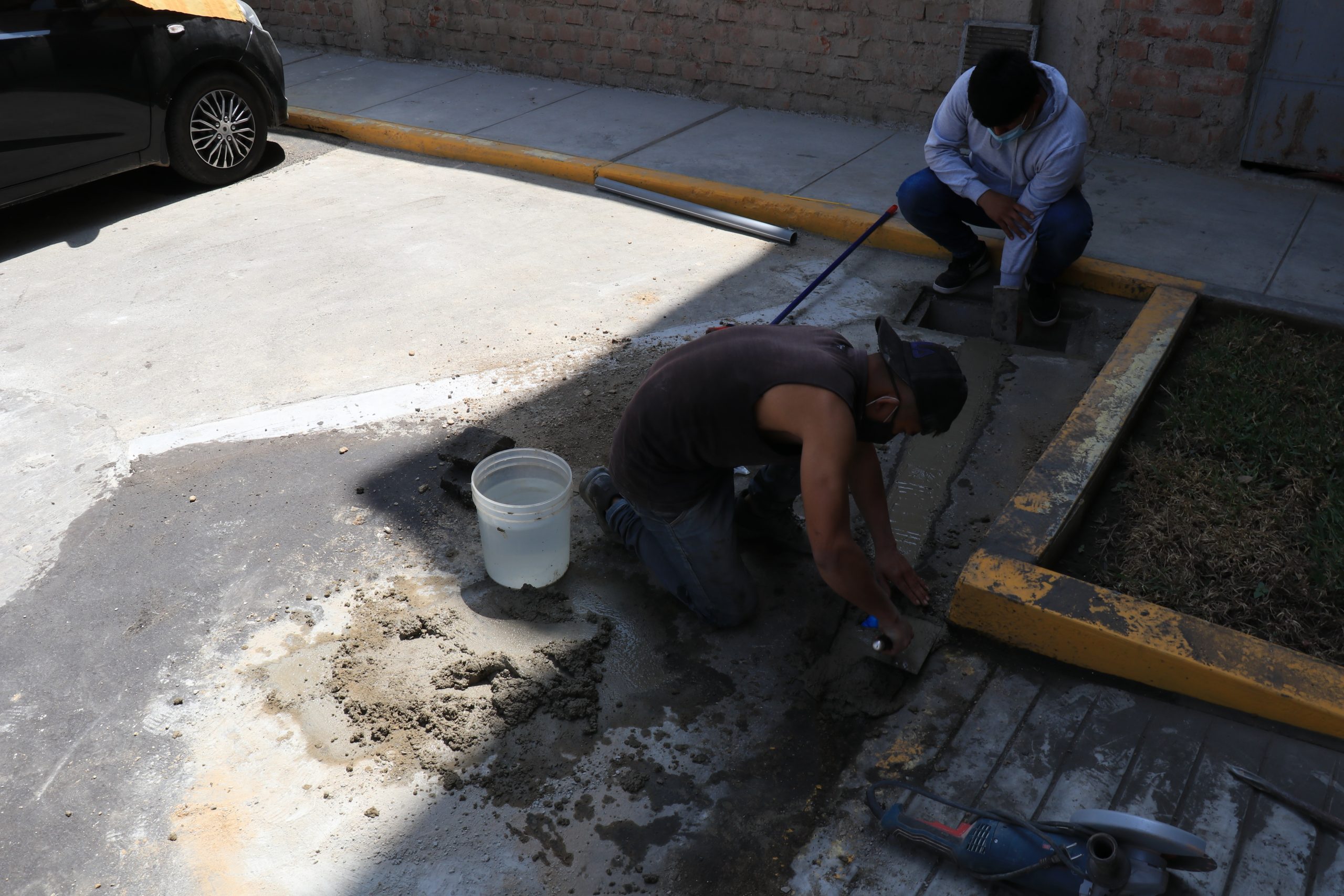 Trujillo: improvisan un sistema de desfogue de lluvias durante inauguración de obra en Natasha Alta