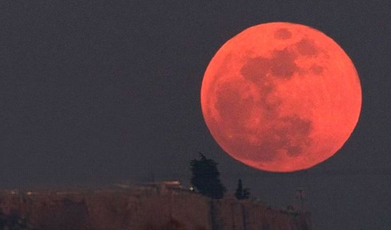 Eclipse lunar: los mejores lugares para ver el eclipse más largo del siglo