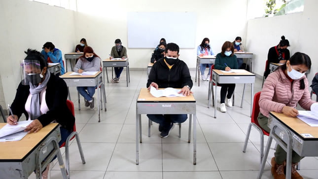 283 mil docentes rinden evaluación para postular a plaza o nombramiento