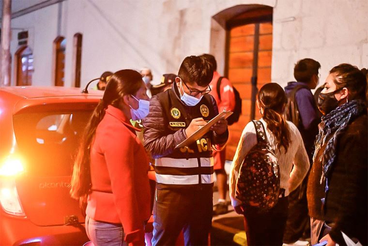 Hasta 3 años de prisión por organizar fiestas en año nuevo