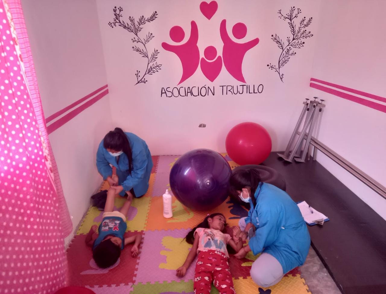 ASOCIACIÓN TRUJILLO CON EL APOYO DE CENFIS BRINDA TERAPIAS PARA NIÑOS CON HABILIDADES DIFERENTES EN ALTO TRUJILLO