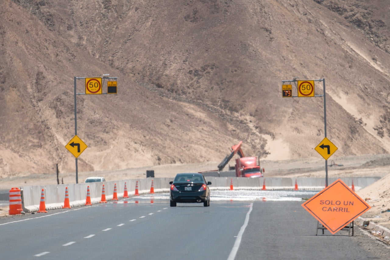 Instalan medidores de velocidad con energía renovable en la Panamericana Norte
