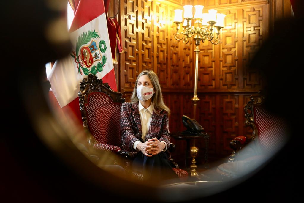 Maricarmen Alva: El país espera un esclarecimiento del presidente de la República
