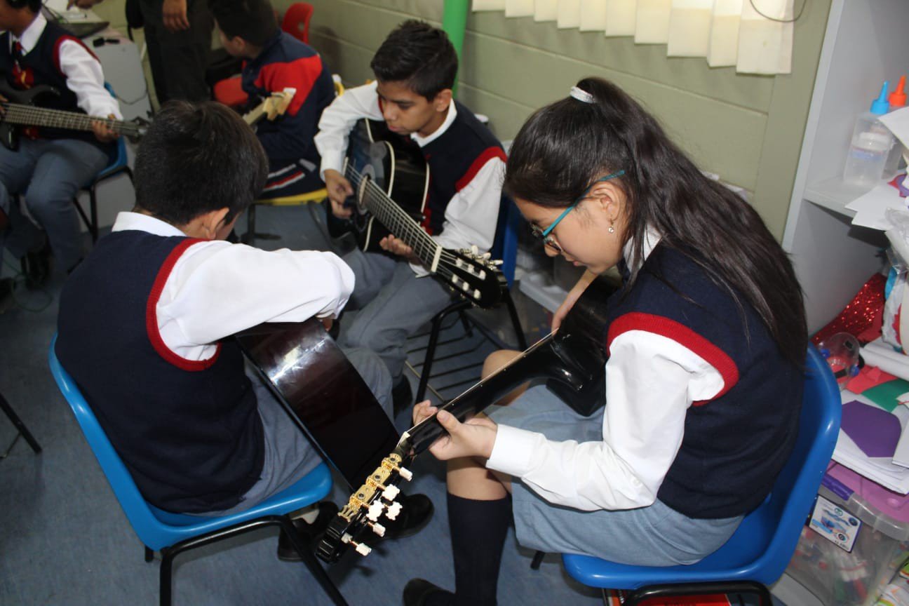 Musicoterapia: Buscan manejar las emociones con taller en línea