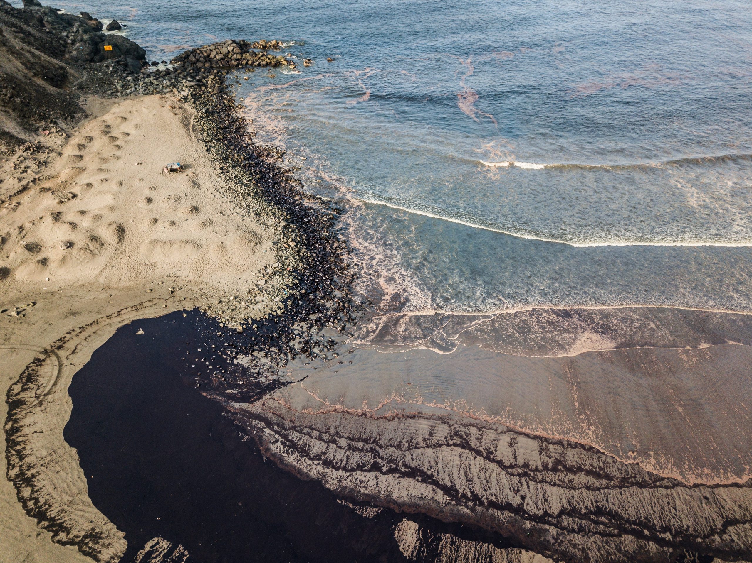 21 son las playas contaminadas por derrame de petróleo en Ventanilla
