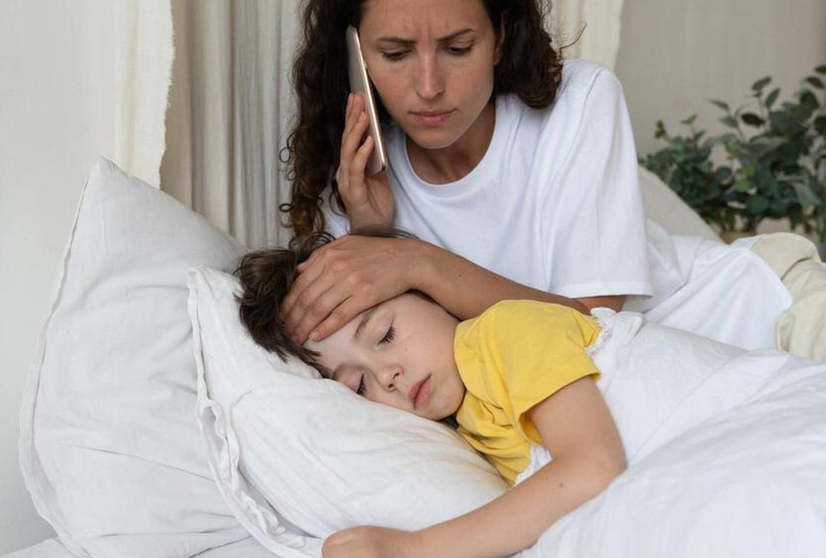 Ómicron: ¿Cómo identificar síntomas y señales de alerta en niños?