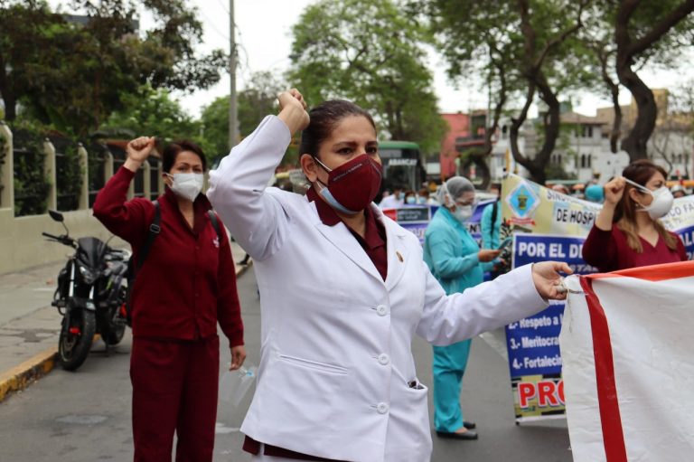 Candidata al decanato nacional del Colegio de Obstetras del Perú propone reducir brecha de profesionales