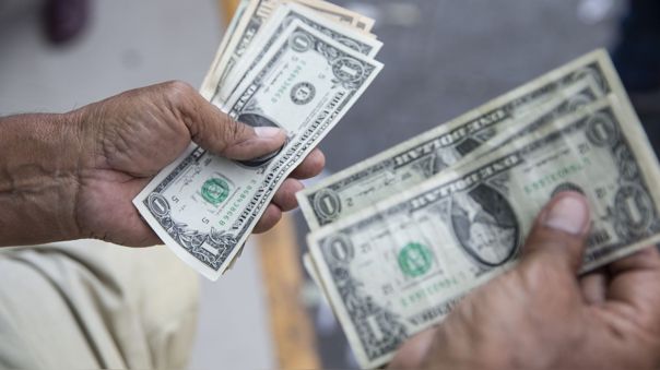 Dólar cierra a la alza por segundo día consecutivo