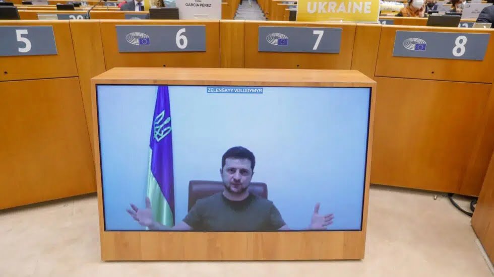 Presidente de Ucrania da emotivo discurso pidiendo apoyo a la Unión Europea