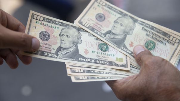 Precio del dólar continúa a la baja