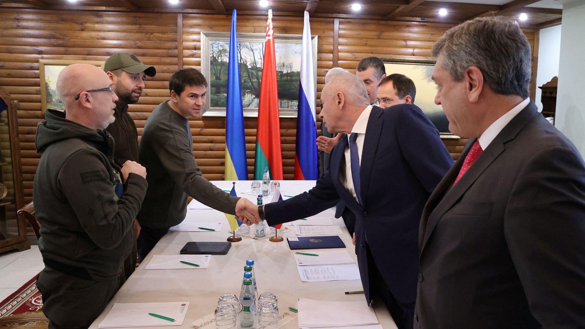Reanudan negociaciones: Rusia se reúne con Ucrania para acordar un posible alto al fuego