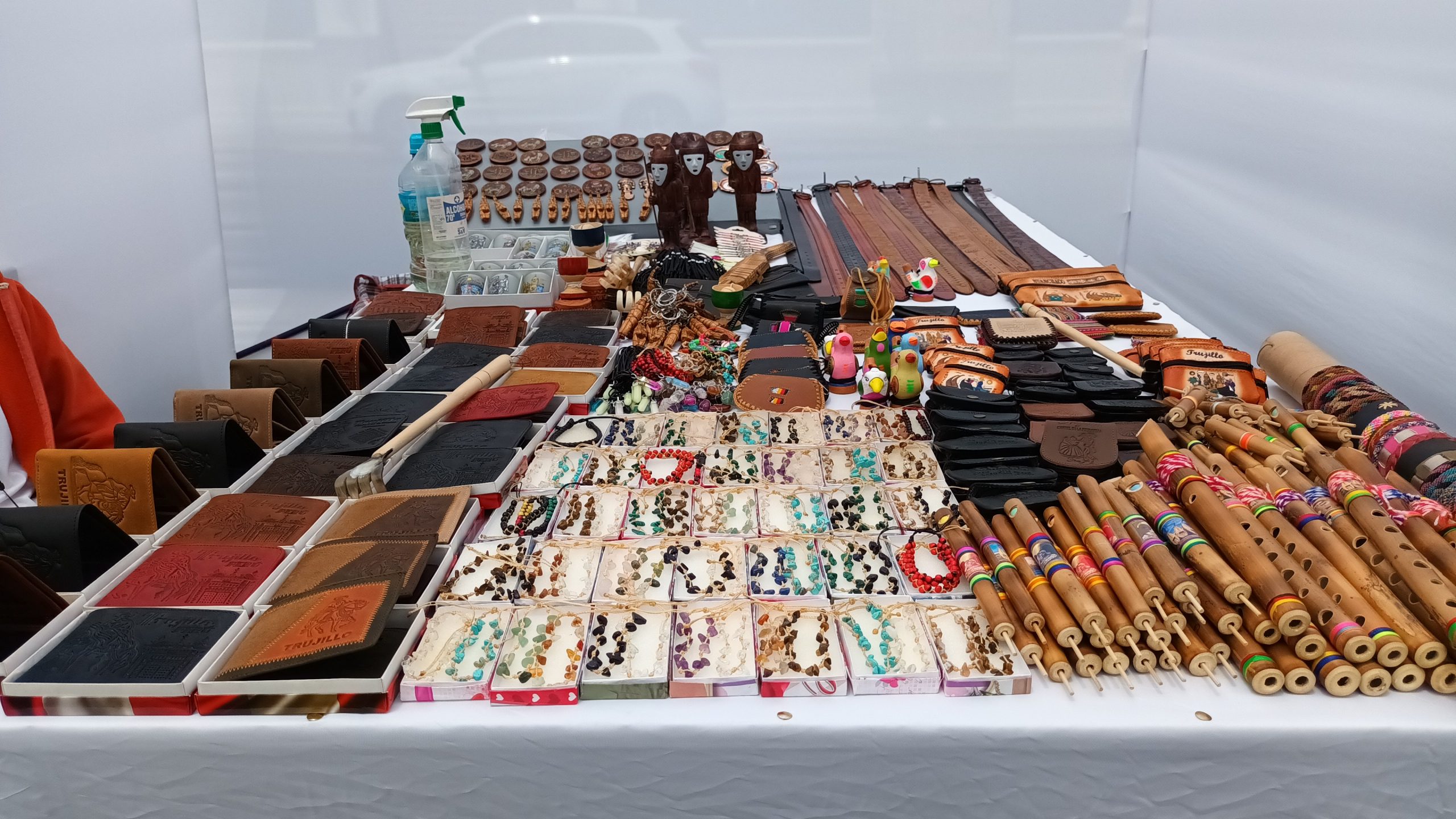 INSTALAN FERIA DE ARTESANOS POR SEMANTA SANTA EN TRUJILLO