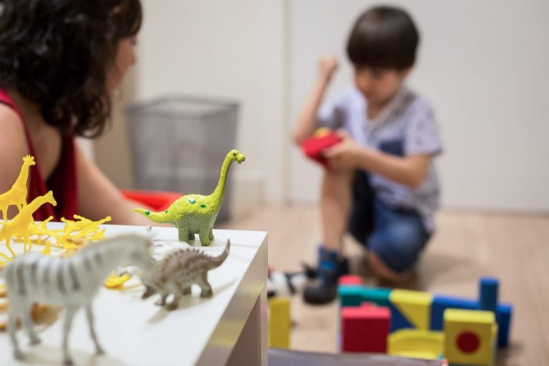 ¿Preocupado por la conducta de tu niño(a)? Conoce cuándo deberías acudir a un psicólogo infantil