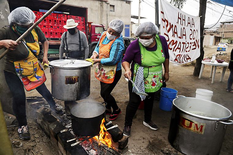 Existe hambre de 2,447 familias en ollas común de Lima