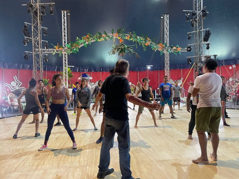 Reprograman estreno de circo Tsaurios por paro de transportes