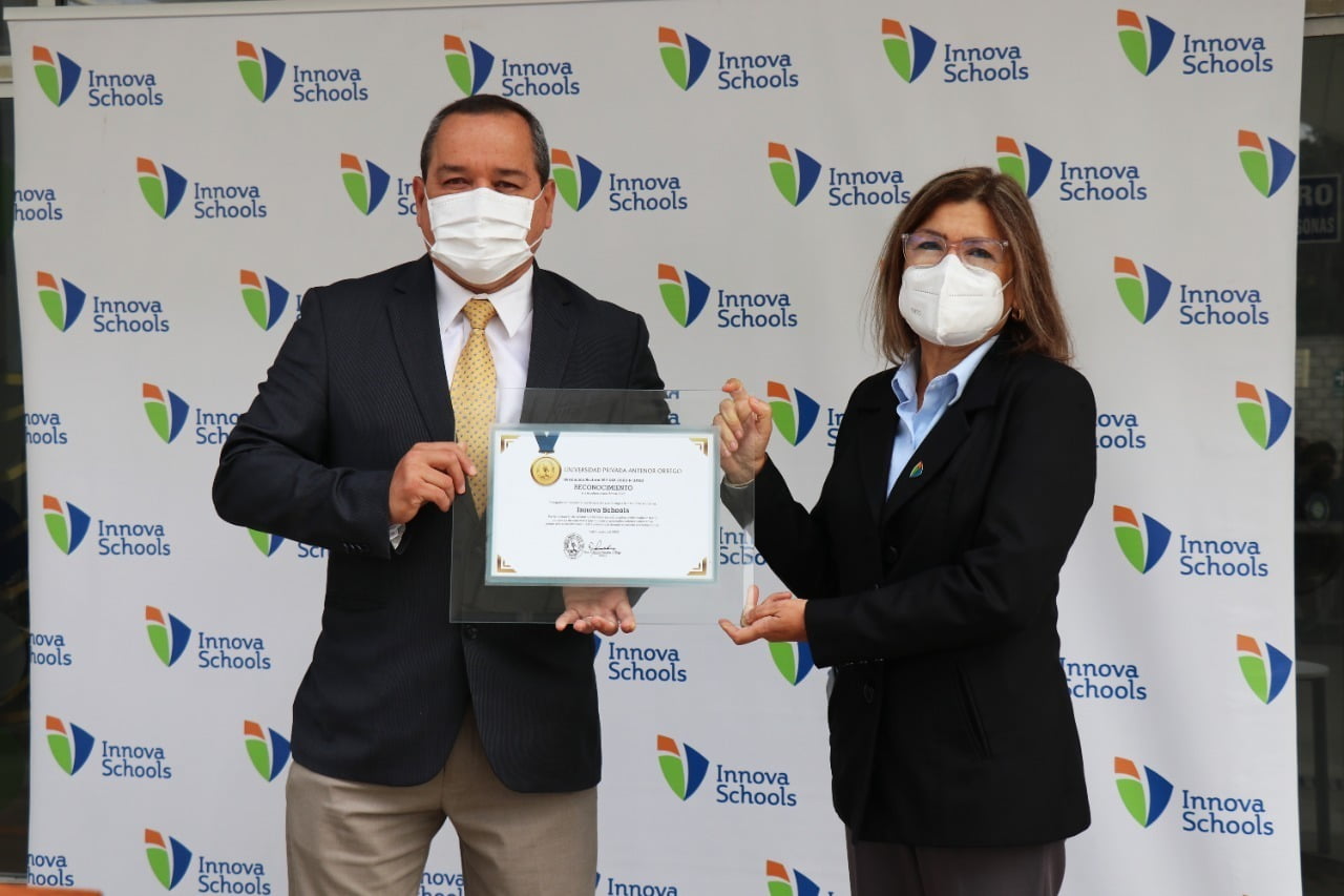 Colegio de Trujillo recibe reconocimiento de Alto Rendimiento Académico