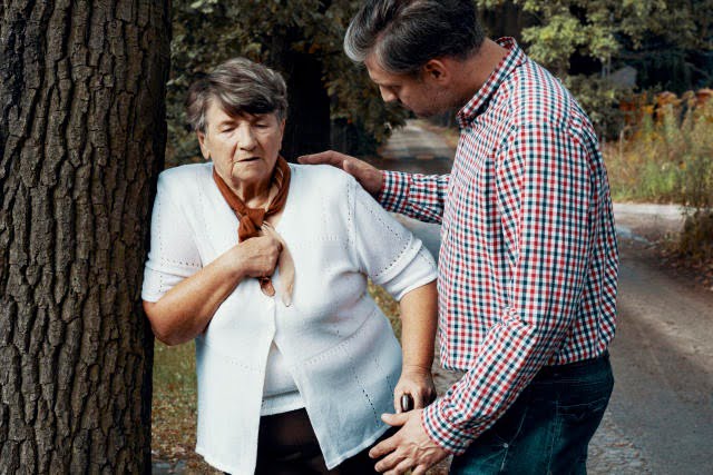 ¿Cuáles son los síntomas de los infartos en mujeres?