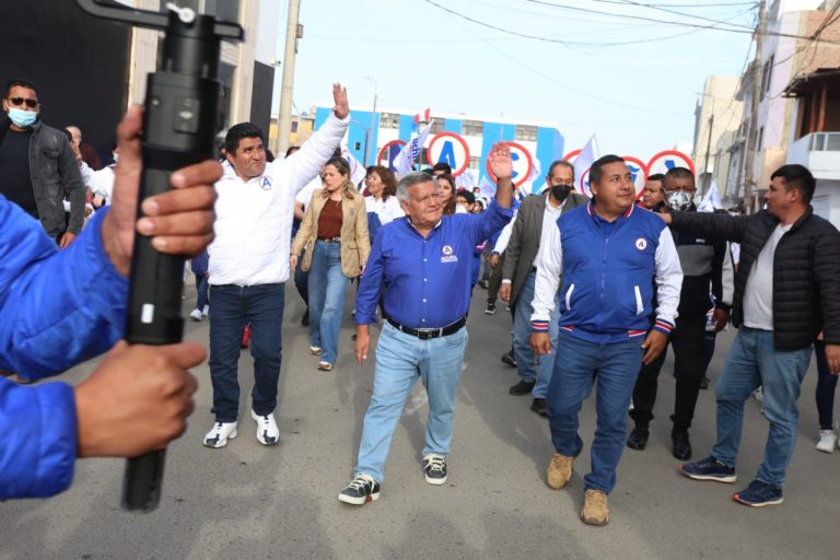 César Acuña: “Invoco a 87 congresistas valientes que salven el país”