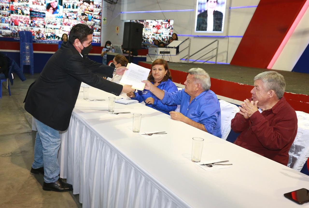 Trabajadores CAS exigen que se les otorgue beneficios sociales