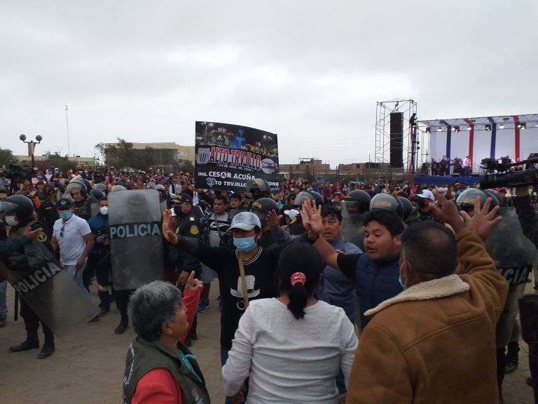 Violencia se desató en mitin de César Acuña en Alto Trujillo