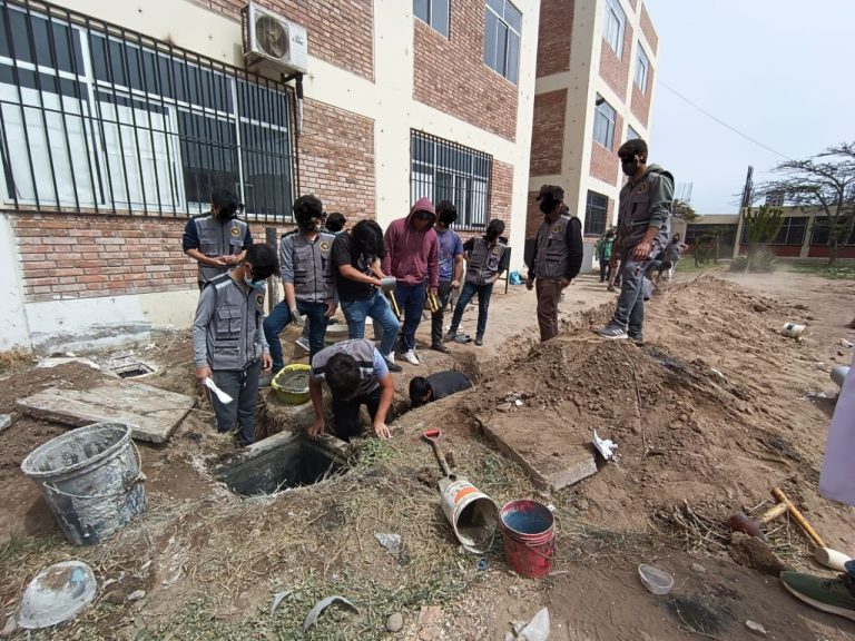 Alumnos de la UNT arreglan desperfectos para aprobar curso académico