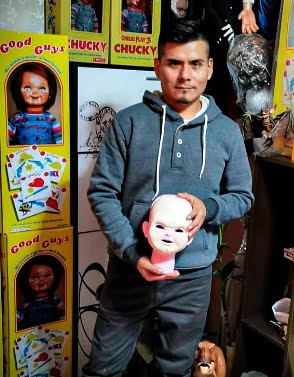 Peruano elabora muñecos Chucky y los vende hasta en Dubai