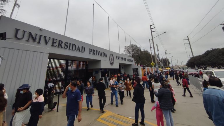 Intervienen a trabajadora de la MPT por tomar foto a cédula de votación en la UPAO