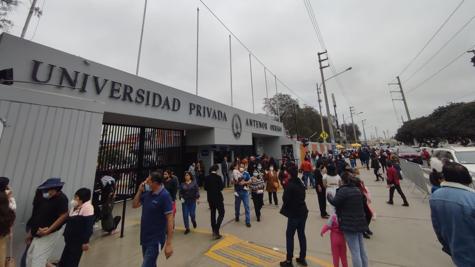 Intervienen a trabajadora de la MPT por tomar foto a cédula de votación en la UPAO