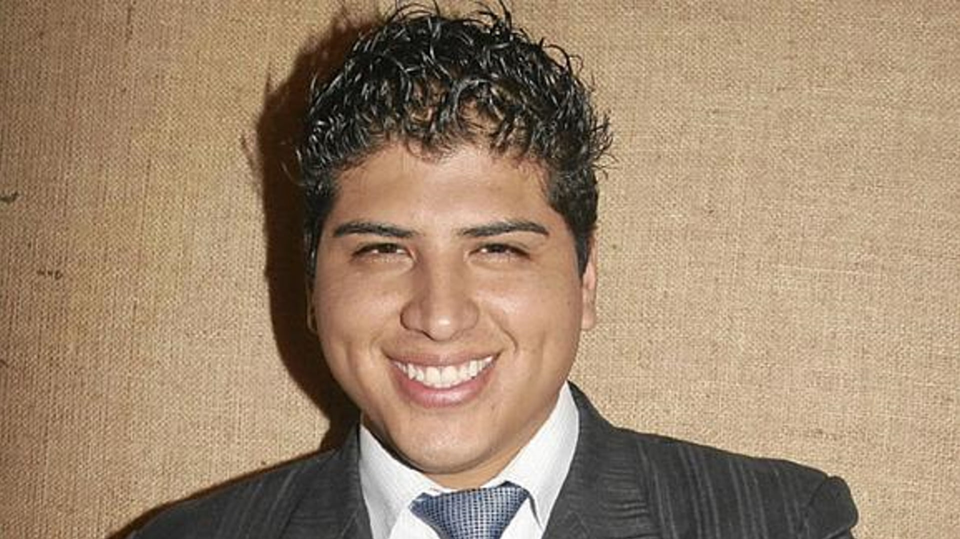 Cantante de cumbia, John Kelvin saldrá de prisión tras ordenarse su excarcelación