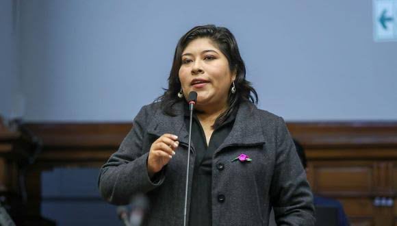 Betssy Chávez habría favorecido con contraciones a familia que apoyó campaña de Pedro Castillo