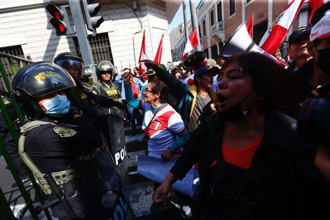 Piden citar a ministro del Interior por accionar de la PNP en marcha contra el presidente