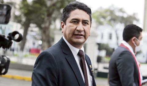 Vladimir Cerrón estaría cobrando             S/ 40,000 a la DINI como agente encubierto