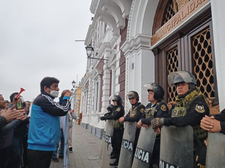 Sindicatos exigen pago de sueldos a la MPT
