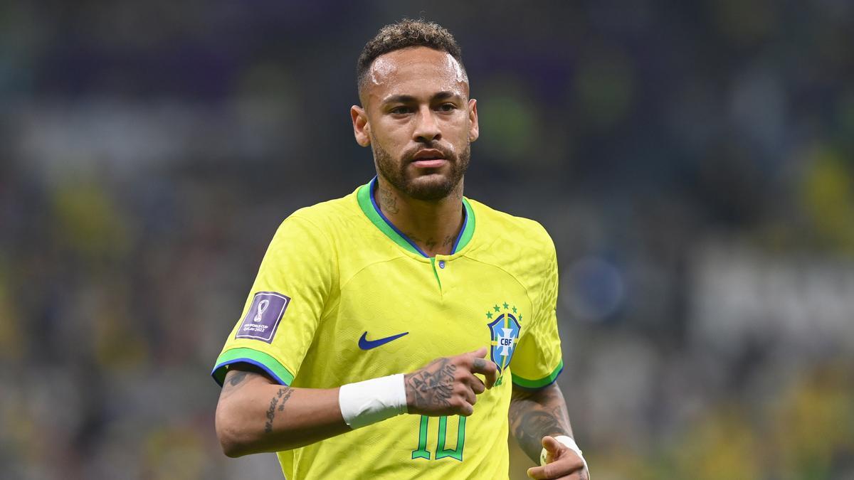 ¡Se encienden las alarmas! Neymar se lesionó en el debut de Brasil