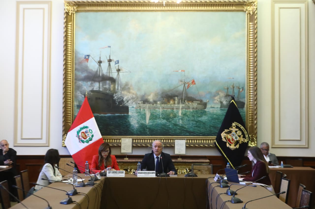 Aprueban adelanto de elecciones para el 2023 en comisión de constitución