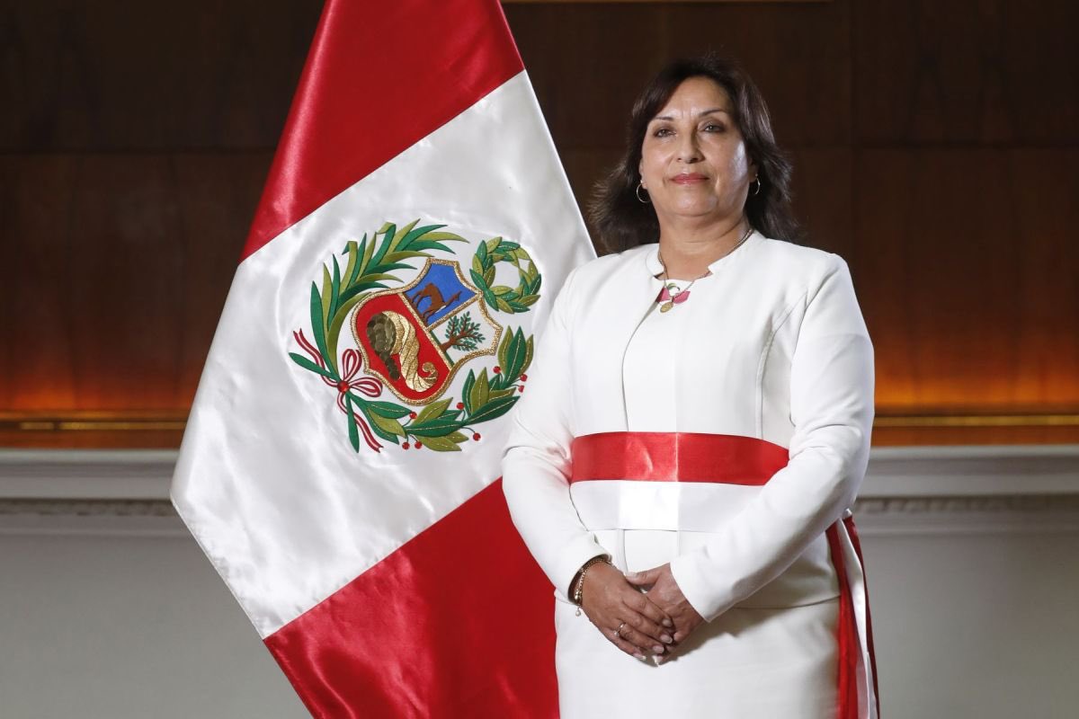 Dina Boluarte se convierte en la primera presidenta del Perú tras vacancia de Castillo
