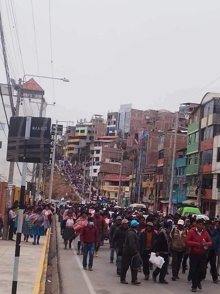 Aumentan protestas en el sur del país que exigen adelanto de elecciones generales
