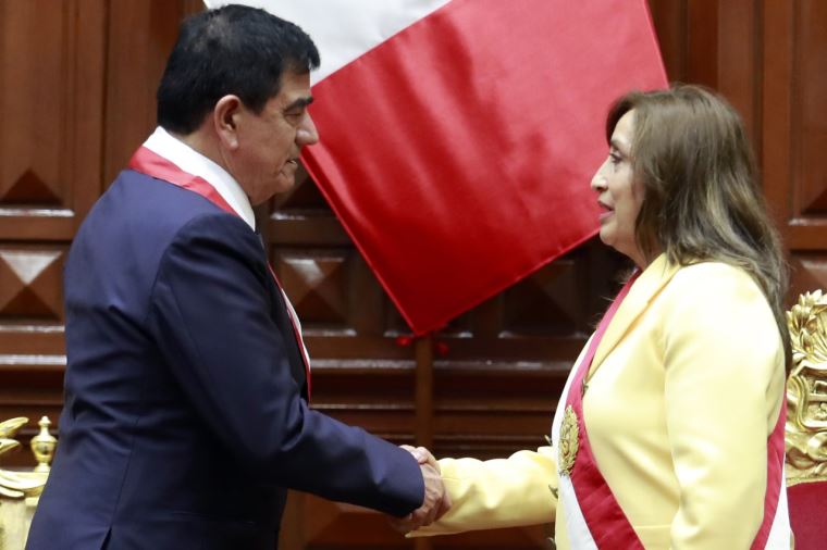 Gobierno busca que presidente del congreso reemplace a Dina Boluarte cuando salga del país
