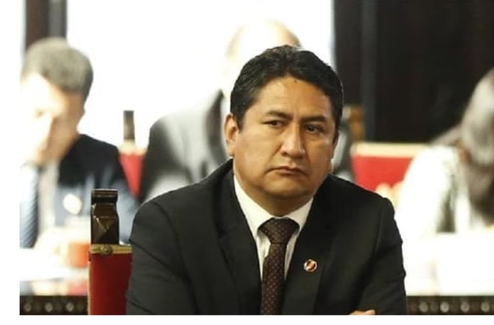 Cerrón afirma que Boluarte ejerce un gobierno cívico-militar y no es de izquierda