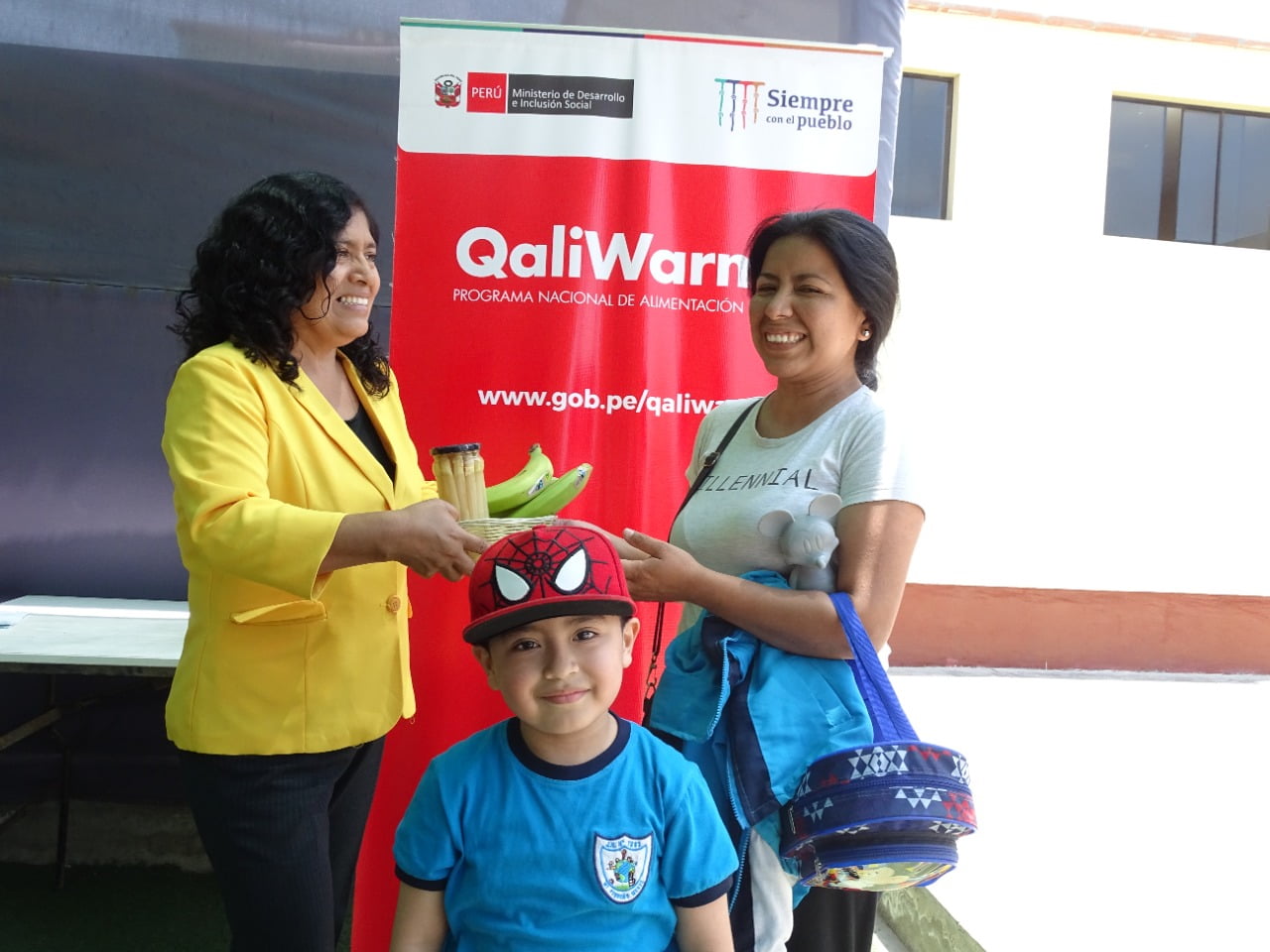 Qali Warma entrega espárragos y banano orgánico en escuelas de Víctor Larco Herrera