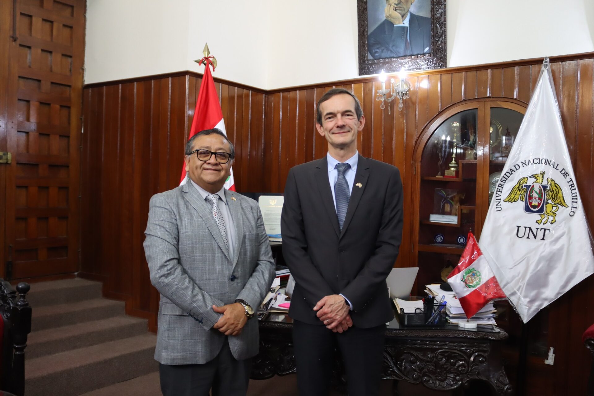 UNT estrecha lazos con Francia tras visita de embajador en Perú