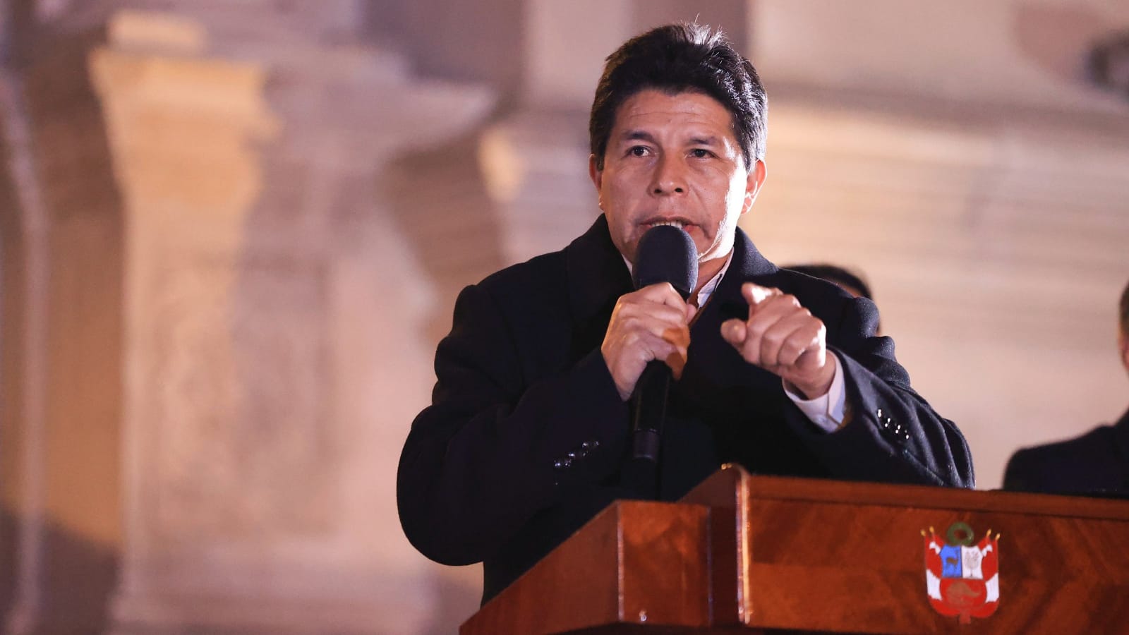 Exjefe de la DINI asegura que sobrino del presidente le pidió dinero y presenta audios