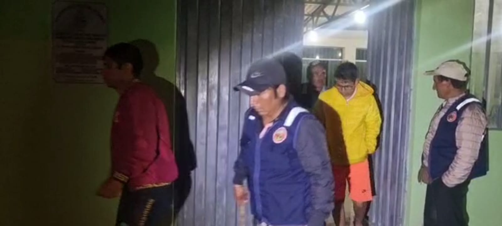 Ronderos capturan a sujetos dedicados a la estafa cibernética