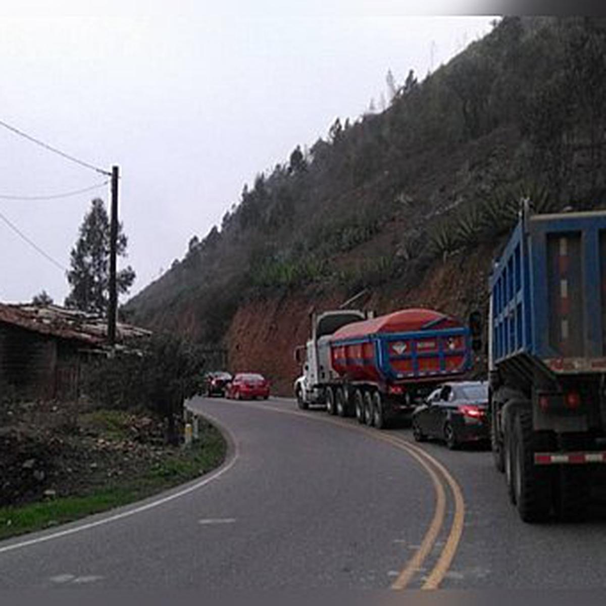 Vehículos estuvieron varados más de 15 horas en Otuzco
