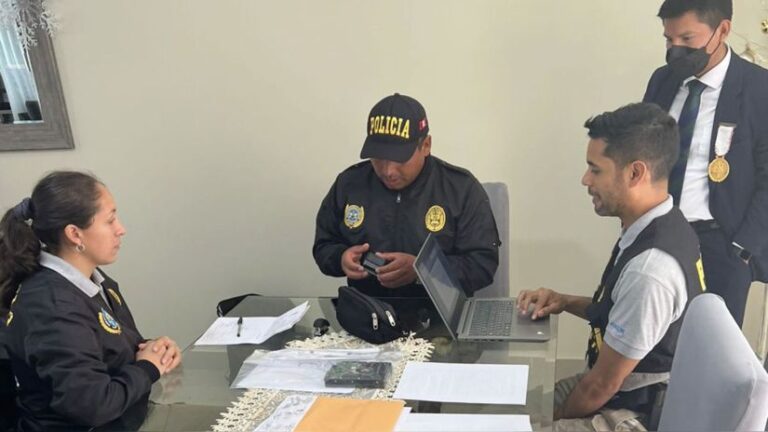 Policías son detenidos por caso de ascensos irregulares