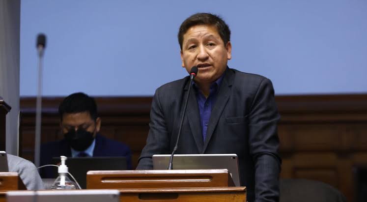 Bellido pide renuncia de Dina Boluarte y elecciones con referéndum para nueva constitución