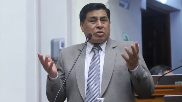 Suspenden a congresista "agresor" Pasión Dávila