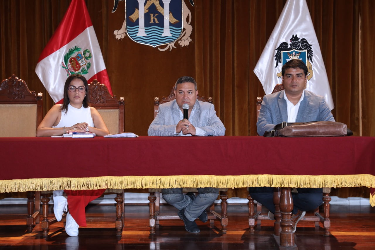 Arturo Fernández presenta a gerentes para su gestión como alcalde de Trujillo
